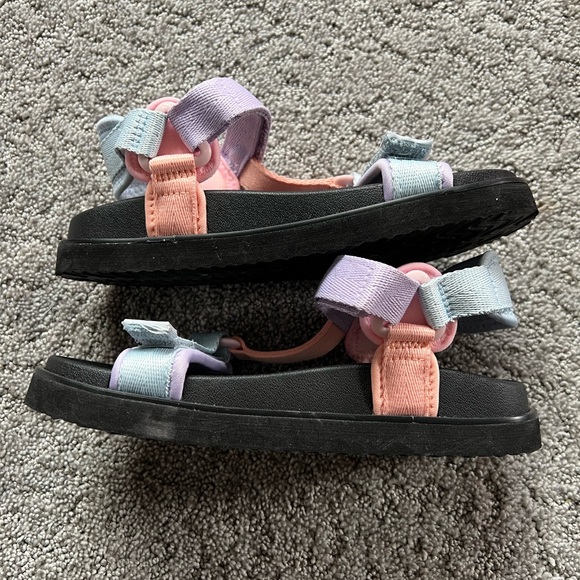 Gap sport sandals size 1-2 - Picture 6 of 11